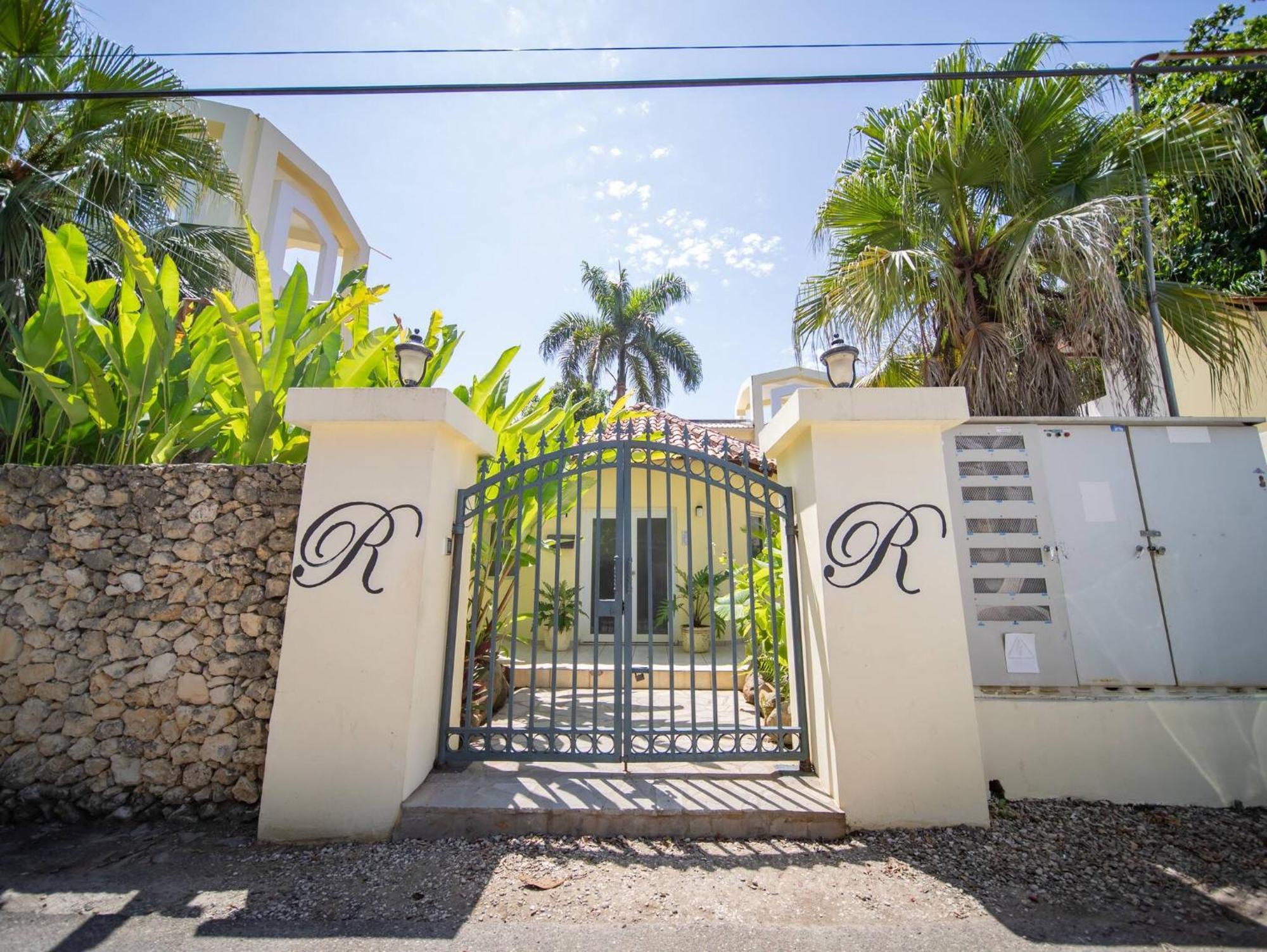 Room In Guest Room - 2Br Caribbean Condo In Cabarete Center Екстериор снимка